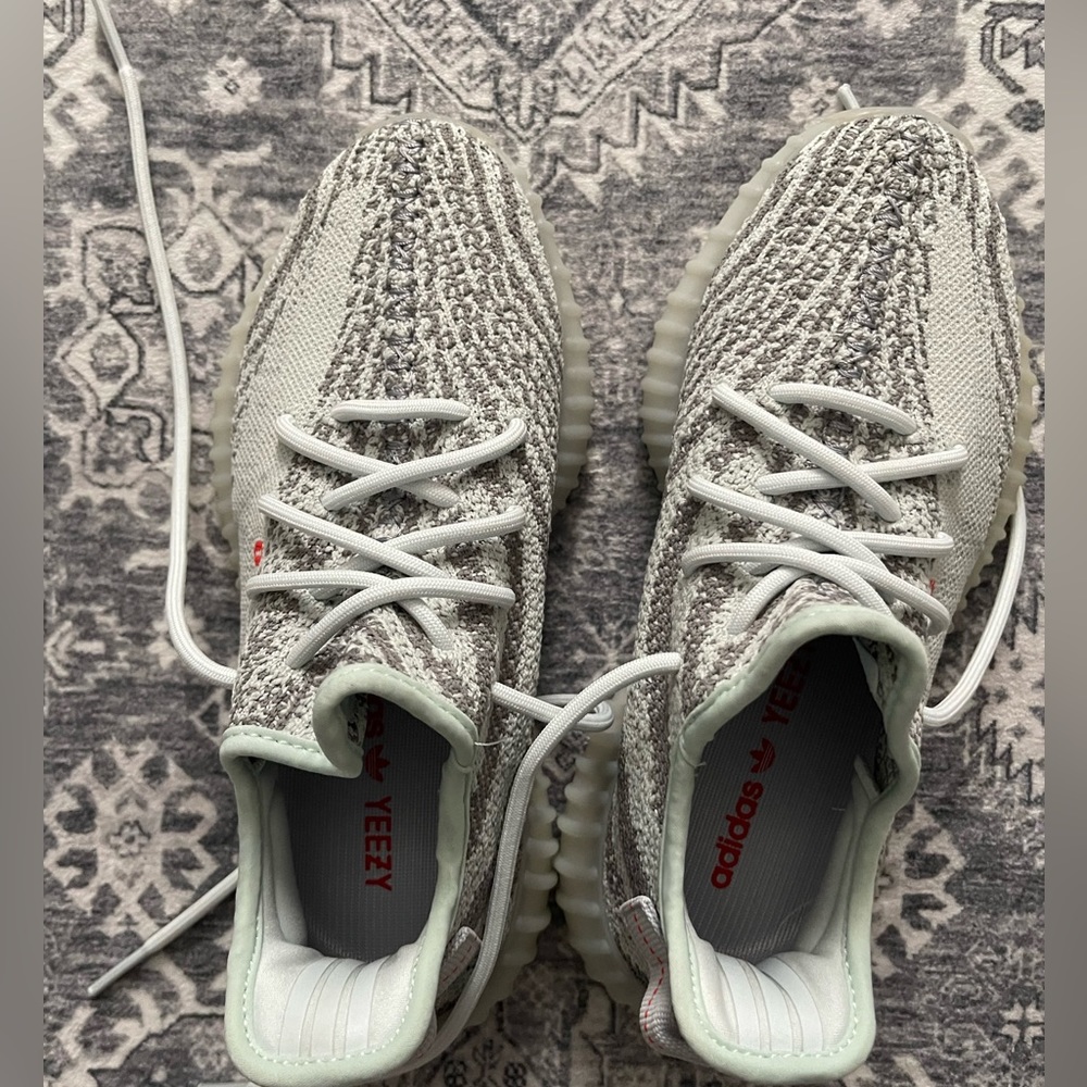 Yeezy Boost 350 V2 blue tint with box